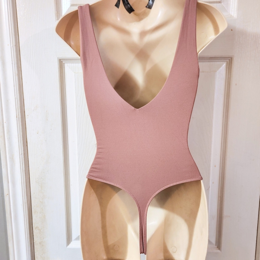 Aritzia Babaton Contour Thong Double V-neck Bodysuit - Picture 3 of 7